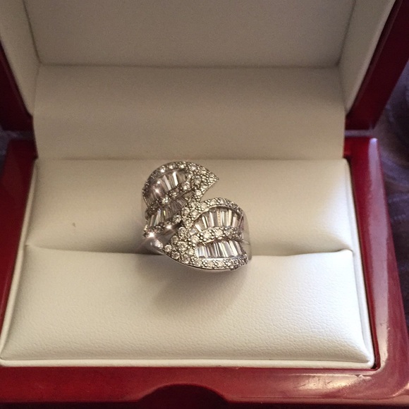 White Sapphire Gems set in 925 Sterling Silver 💎 - Picture 5 of 8